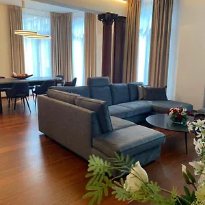 Botanique Airbnb, Apartment