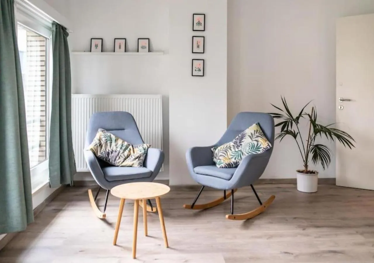 Huiselijke Triplex Op Het Zuid Antwerpen 0*,